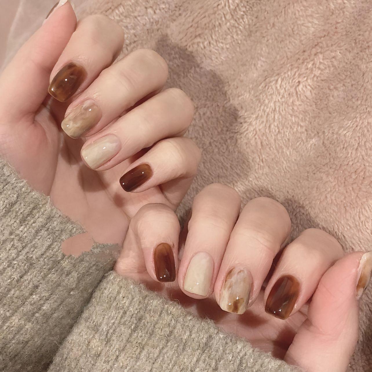 Phá cách cùng Mẫu nail thạch nâu vân đá